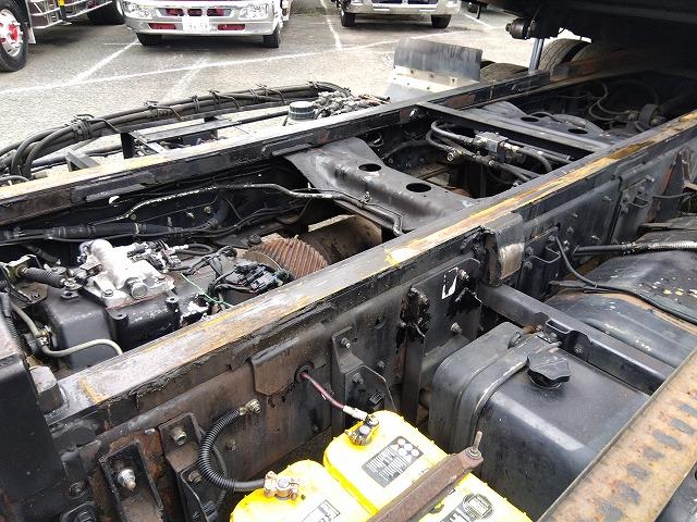 ヒノレンジャー 　セーフティローダー　上物花見台製　積載１１ｔ　ウインチ付　自動歩み付　増トン車　２デフ　ベッド付　走行４３．５万ｋｍ　６速ミッション　タイヤサイズ２４５／７０Ｒ１９．５（78枚目）