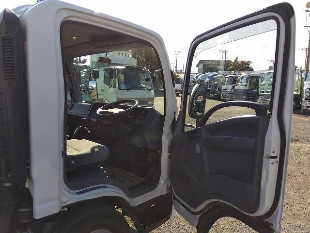 エルフトラック クレーン付平ボディ 上物古河ユニック製 4段ブーム ラジコン付(無線) フックイン 2.9t吊り 差し違いアウトリガー 積載3t ワイドボディ 荷台寸法356x208x35 荷台床木張り 内フック付(11枚目)