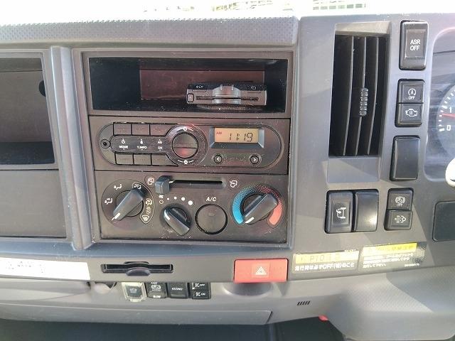 エルフトラック クレーン付平ボディ 上物古河ユニック製 4段ブーム ラジコン付(無線) フックイン 2.9t吊り 差し違いアウトリガー 積載3t ワイドボディ 荷台寸法356x208x35 荷台床木張り 内フック付(14枚目)