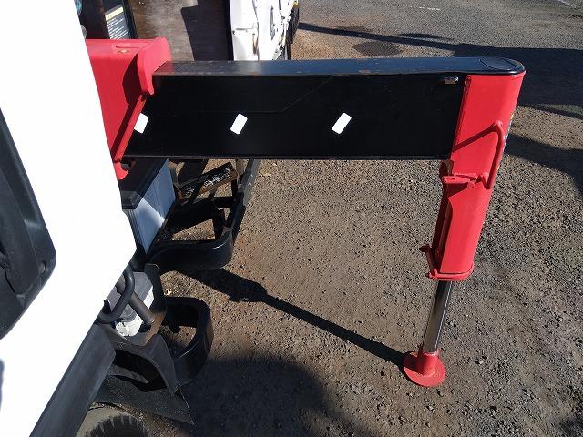 エルフトラック クレーン付平ボディ 上物古河ユニック製 4段ブーム ラジコン付(無線) フックイン 2.9t吊り 差し違いアウトリガー 積載3t ワイドボディ 荷台寸法356x208x35 荷台床木張り 内フック付(19枚目)