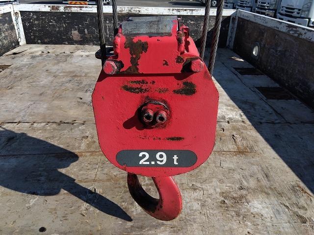 エルフトラック クレーン付平ボディ 上物古河ユニック製 4段ブーム ラジコン付(無線) フックイン 2.9t吊り 差し違いアウトリガー 積載3t ワイドボディ 荷台寸法356x208x35 荷台床木張り 内フック付(34枚目)