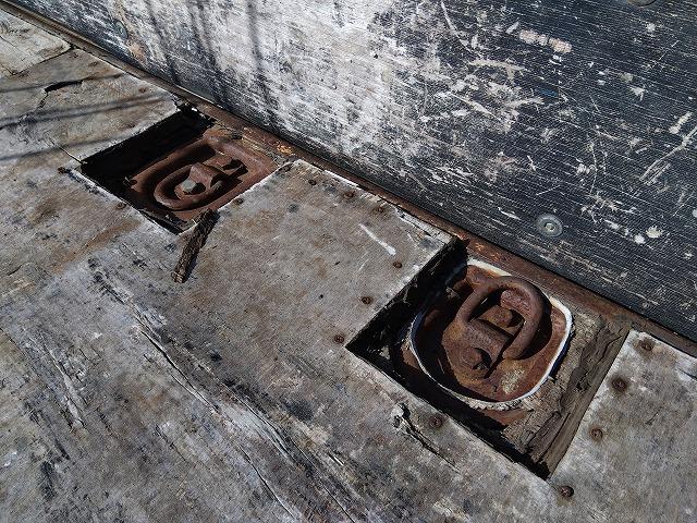 エルフトラック クレーン付平ボディ 上物古河ユニック製 4段ブーム ラジコン付(無線) フックイン 2.9t吊り 差し違いアウトリガー 積載3t ワイドボディ 荷台寸法356x208x35 荷台床木張り 内フック付(37枚目)