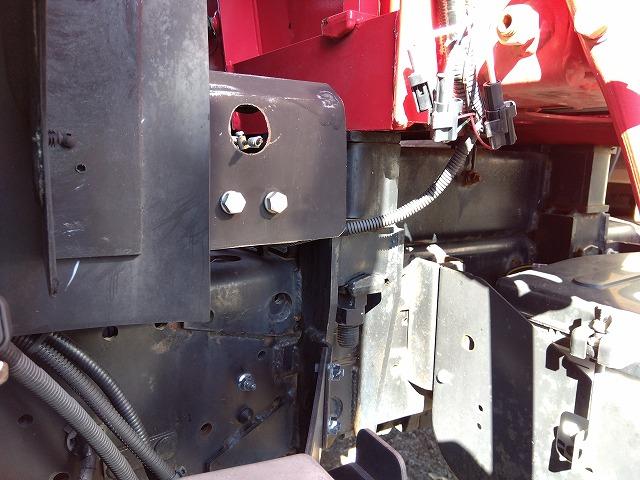 エルフトラック クレーン付平ボディ 上物古河ユニック製 4段ブーム ラジコン付(無線) フックイン 2.9t吊り 差し違いアウトリガー 積載3t ワイドボディ 荷台寸法356x208x35 荷台床木張り 内フック付(64枚目)