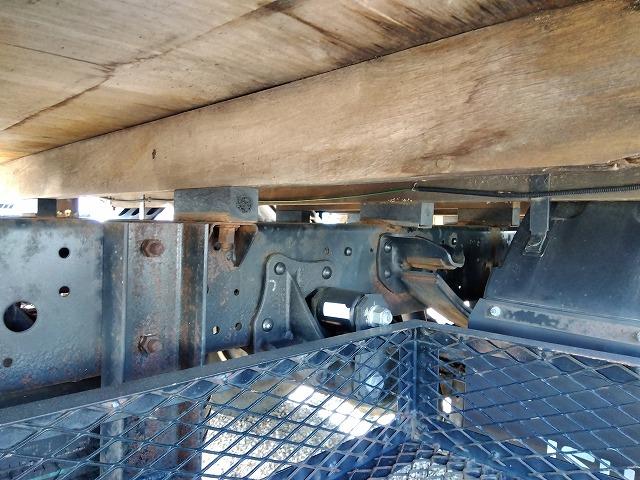 エルフトラック クレーン付平ボディ 上物古河ユニック製 4段ブーム ラジコン付(無線) フックイン 2.9t吊り 差し違いアウトリガー 積載3t ワイドボディ 荷台寸法356x208x35 荷台床木張り 内フック付(69枚目)