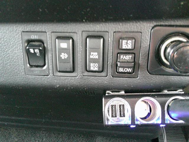 ヒノレンジャー 　アルミウイング　上物トランテックス製　積載７ｔ　荷台寸７２７×２２３×２３１　７．２ｍセミワイドボディ　増トン車　ラッシングレール１段　内フック８対　ハイルーフ　リーフサス　横ネタ鉄製　社外ナビ有（35枚目）