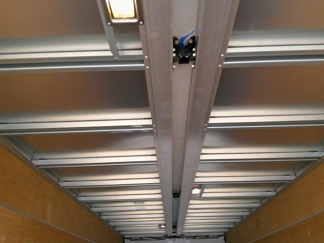 ヒノレンジャー 　アルミウイング　上物トランテックス製　積載７ｔ　荷台寸７２７×２２３×２３１　７．２ｍセミワイドボディ　増トン車　ラッシングレール１段　内フック８対　ハイルーフ　リーフサス　横ネタ鉄製　社外ナビ有（45枚目）