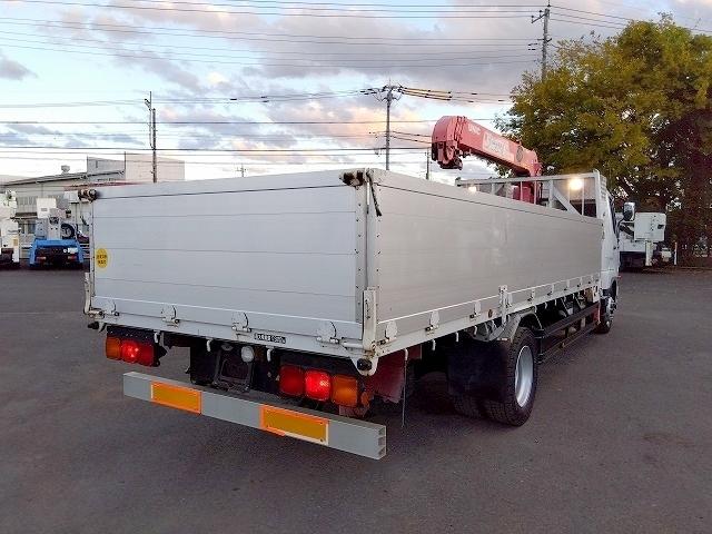 ファイター クレーン付アルミブロック平ボディ 上物古河ユニック製 4段ブーム ラジコン付(無線) 2.9t吊 フックイン 差し違い&角足 6m標準ボディ 荷台寸法605x217x79 荷台床縞板張 内フック有(6枚目)