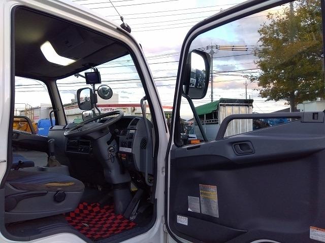 ファイター クレーン付アルミブロック平ボディ 上物古河ユニック製 4段ブーム ラジコン付(無線) 2.9t吊 フックイン 差し違い&角足 6m標準ボディ 荷台寸法605x217x79 荷台床縞板張 内フック有(10枚目)