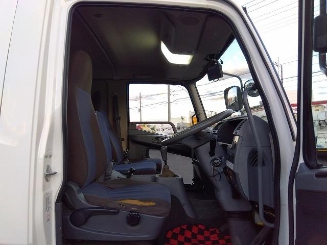 ファイター クレーン付アルミブロック平ボディ 上物古河ユニック製 4段ブーム ラジコン付(無線) 2.9t吊 フックイン 差し違い&角足 6m標準ボディ 荷台寸法605x217x79 荷台床縞板張 内フック有(11枚目)