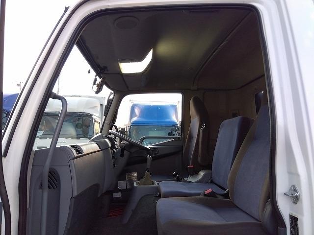 ファイター クレーン付アルミブロック平ボディ 上物古河ユニック製 4段ブーム ラジコン付(無線) 2.9t吊 フックイン 差し違い&角足 6m標準ボディ 荷台寸法605x217x79 荷台床縞板張 内フック有(13枚目)