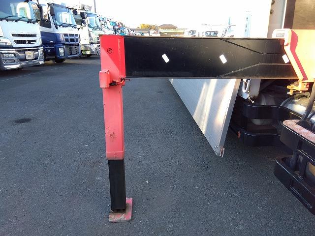 ファイター クレーン付アルミブロック平ボディ 上物古河ユニック製 4段ブーム ラジコン付(無線) 2.9t吊 フックイン 差し違い&角足 6m標準ボディ 荷台寸法605x217x79 荷台床縞板張 内フック有(22枚目)