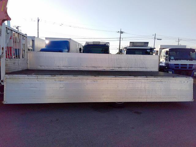 ファイター クレーン付アルミブロック平ボディ 上物古河ユニック製 4段ブーム ラジコン付(無線) 2.9t吊 フックイン 差し違い&角足 6m標準ボディ 荷台寸法605x217x79 荷台床縞板張 内フック有(27枚目)