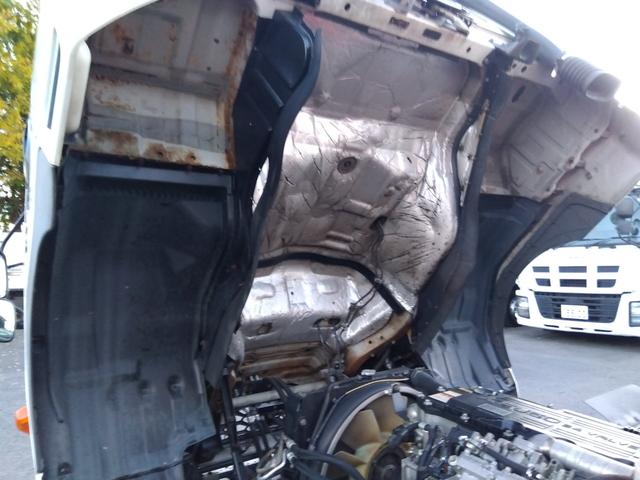 ファイター クレーン付アルミブロック平ボディ 上物古河ユニック製 4段ブーム ラジコン付(無線) 2.9t吊 フックイン 差し違い&角足 6m標準ボディ 荷台寸法605x217x79 荷台床縞板張 内フック有(41枚目)