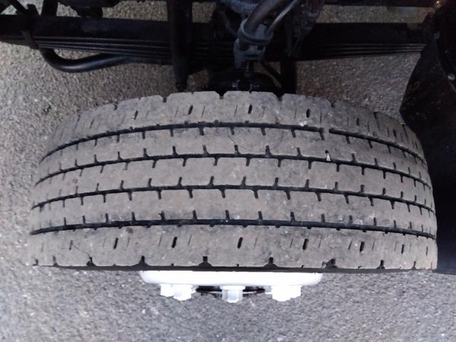 ファイター クレーン付アルミブロック平ボディ 上物古河ユニック製 4段ブーム ラジコン付(無線) 2.9t吊 フックイン 差し違い&角足 6m標準ボディ 荷台寸法605x217x79 荷台床縞板張 内フック有(51枚目)