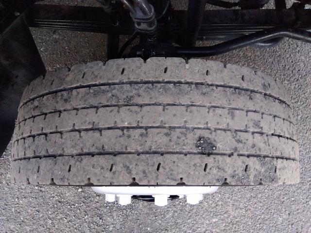 ファイター クレーン付アルミブロック平ボディ 上物古河ユニック製 4段ブーム ラジコン付(無線) 2.9t吊 フックイン 差し違い&角足 6m標準ボディ 荷台寸法605x217x79 荷台床縞板張 内フック有(52枚目)