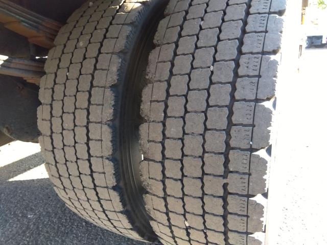 ファイター クレーン付アルミブロック平ボディ 上物古河ユニック製 4段ブーム ラジコン付(無線) 2.9t吊 フックイン 差し違い&角足 6m標準ボディ 荷台寸法605x217x79 荷台床縞板張 内フック有(54枚目)