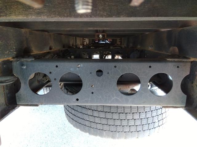 ファイター クレーン付アルミブロック平ボディ 上物古河ユニック製 4段ブーム ラジコン付(無線) 2.9t吊 フックイン 差し違い&角足 6m標準ボディ 荷台寸法605x217x79 荷台床縞板張 内フック有(61枚目)