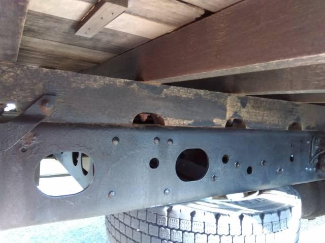 ファイター クレーン付アルミブロック平ボディ 上物古河ユニック製 4段ブーム ラジコン付(無線) 2.9t吊 フックイン 差し違い&角足 6m標準ボディ 荷台寸法605x217x79 荷台床縞板張 内フック有(65枚目)