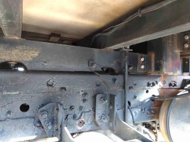 ファイター クレーン付アルミブロック平ボディ 上物古河ユニック製 4段ブーム ラジコン付(無線) 2.9t吊 フックイン 差し違い&角足 6m標準ボディ 荷台寸法605x217x79 荷台床縞板張 内フック有(67枚目)