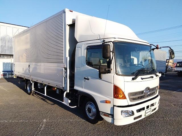 ヒノレンジャー 　アルミウイング　上物トランテックス製　６．２ｍワイドボディ　積載３．０５ｔ　荷台寸法６２６ｘ２４０ｘ２４０　荷台床木張り　あおり開閉サポート付　ラッシングレール２段　内フック付　ベッド付（2枚目）