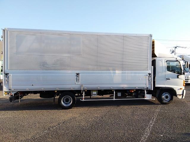 ヒノレンジャー 　アルミウイング　上物トランテックス製　６．２ｍワイドボディ　積載３．０５ｔ　荷台寸法６２６ｘ２４０ｘ２４０　荷台床木張り　あおり開閉サポート付　ラッシングレール２段　内フック付　ベッド付（4枚目）