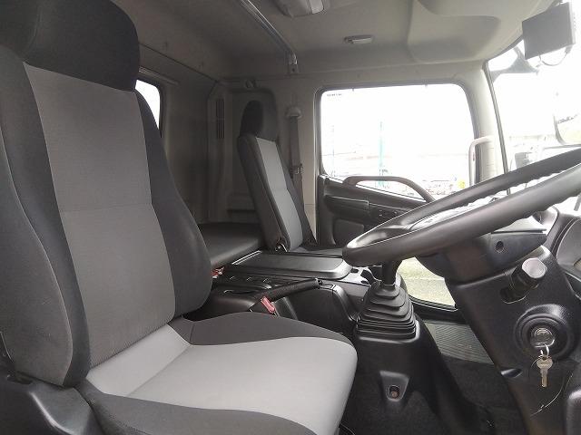 ヒノレンジャー 　アルミウイング　上物トランテックス製　６．２ｍワイドボディ　積載３．０５ｔ　荷台寸法６２６ｘ２４０ｘ２４０　荷台床木張り　あおり開閉サポート付　ラッシングレール２段　内フック付　ベッド付（13枚目）