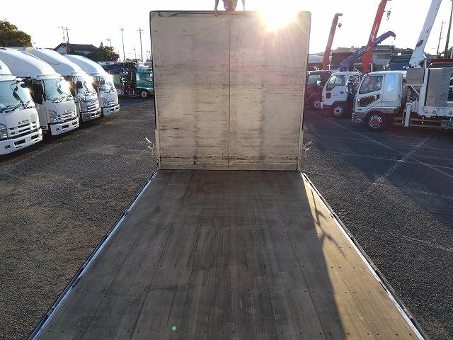 ヒノレンジャー 　アルミウイング　上物トランテックス製　６．２ｍワイドボディ　積載３．０５ｔ　荷台寸法６２６ｘ２４０ｘ２４０　荷台床木張り　あおり開閉サポート付　ラッシングレール２段　内フック付　ベッド付（26枚目）