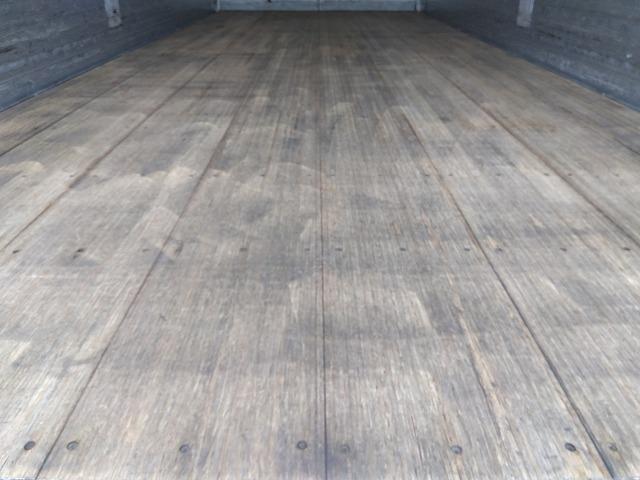 ヒノレンジャー 　アルミウイング　上物トランテックス製　６．２ｍワイドボディ　積載３．０５ｔ　荷台寸法６２６ｘ２４０ｘ２４０　荷台床木張り　あおり開閉サポート付　ラッシングレール２段　内フック付　ベッド付（33枚目）