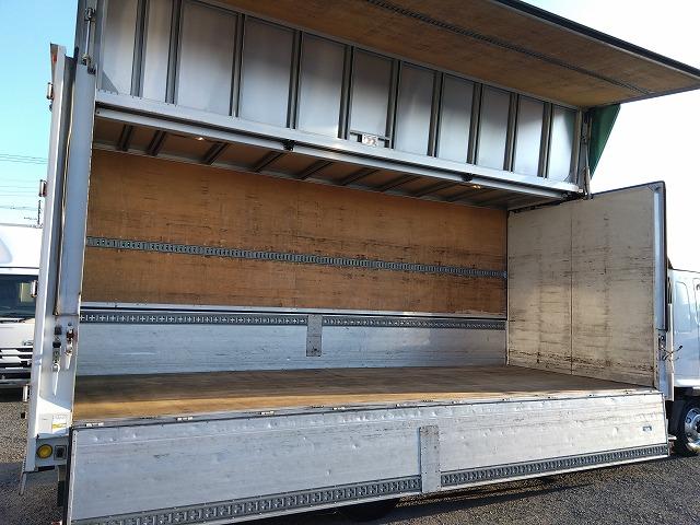 ヒノレンジャー 　アルミウイング　上物トランテックス製　６．２ｍワイドボディ　積載３．０５ｔ　荷台寸法６２６ｘ２４０ｘ２４０　荷台床木張り　あおり開閉サポート付　ラッシングレール２段　内フック付　ベッド付（38枚目）
