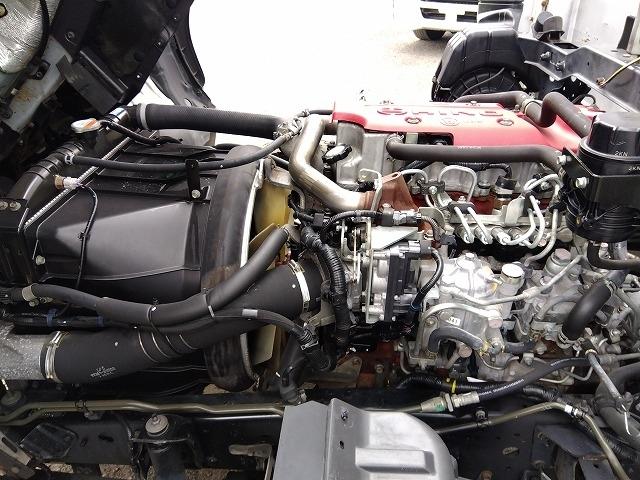 ヒノレンジャー 　アルミウイング　上物トランテックス製　６．２ｍワイドボディ　積載３．０５ｔ　荷台寸法６２６ｘ２４０ｘ２４０　荷台床木張り　あおり開閉サポート付　ラッシングレール２段　内フック付　ベッド付（41枚目）