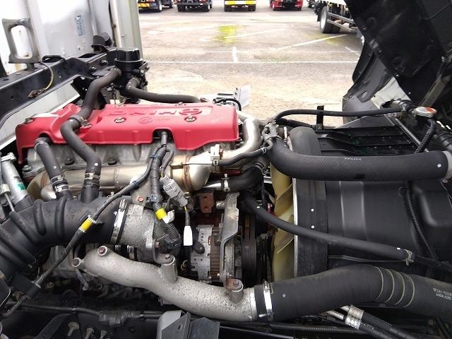 ヒノレンジャー 　アルミウイング　上物トランテックス製　６．２ｍワイドボディ　積載３．０５ｔ　荷台寸法６２６ｘ２４０ｘ２４０　荷台床木張り　あおり開閉サポート付　ラッシングレール２段　内フック付　ベッド付（42枚目）