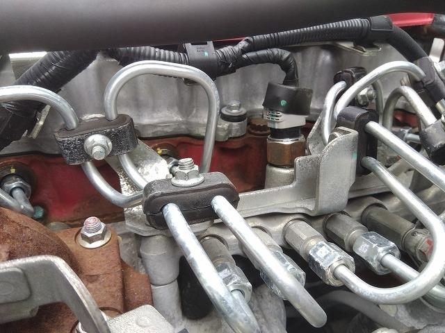 ヒノレンジャー 　アルミウイング　上物トランテックス製　６．２ｍワイドボディ　積載３．０５ｔ　荷台寸法６２６ｘ２４０ｘ２４０　荷台床木張り　あおり開閉サポート付　ラッシングレール２段　内フック付　ベッド付（45枚目）