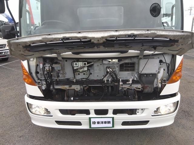 ヒノレンジャー 　アルミウイング　上物トランテックス製　６．２ｍワイドボディ　積載３．０５ｔ　荷台寸法６２６ｘ２４０ｘ２４０　荷台床木張り　あおり開閉サポート付　ラッシングレール２段　内フック付　ベッド付（46枚目）