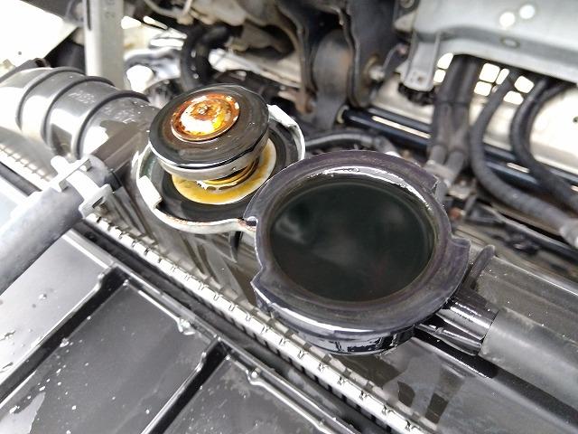 ヒノレンジャー 　アルミウイング　上物トランテックス製　６．２ｍワイドボディ　積載３．０５ｔ　荷台寸法６２６ｘ２４０ｘ２４０　荷台床木張り　あおり開閉サポート付　ラッシングレール２段　内フック付　ベッド付（49枚目）