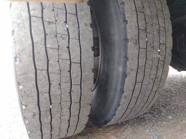 ヒノレンジャー 　アルミウイング　上物トランテックス製　６．２ｍワイドボディ　積載３．０５ｔ　荷台寸法６２６ｘ２４０ｘ２４０　荷台床木張り　あおり開閉サポート付　ラッシングレール２段　内フック付　ベッド付（55枚目）