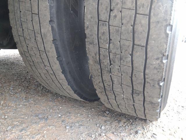 ヒノレンジャー 　アルミウイング　上物トランテックス製　６．２ｍワイドボディ　積載３．０５ｔ　荷台寸法６２６ｘ２４０ｘ２４０　荷台床木張り　あおり開閉サポート付　ラッシングレール２段　内フック付　ベッド付（56枚目）