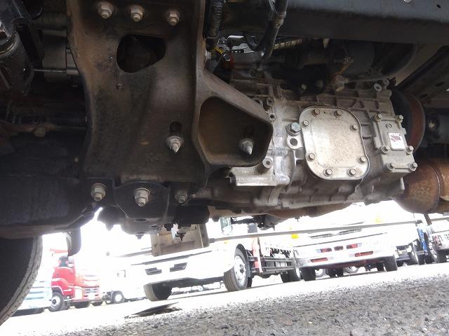 ヒノレンジャー 　アルミウイング　上物トランテックス製　６．２ｍワイドボディ　積載３．０５ｔ　荷台寸法６２６ｘ２４０ｘ２４０　荷台床木張り　あおり開閉サポート付　ラッシングレール２段　内フック付　ベッド付（61枚目）