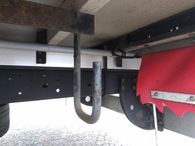 ヒノレンジャー 　アルミウイング　上物トランテックス製　６．２ｍワイドボディ　積載３．０５ｔ　荷台寸法６２６ｘ２４０ｘ２４０　荷台床木張り　あおり開閉サポート付　ラッシングレール２段　内フック付　ベッド付（64枚目）