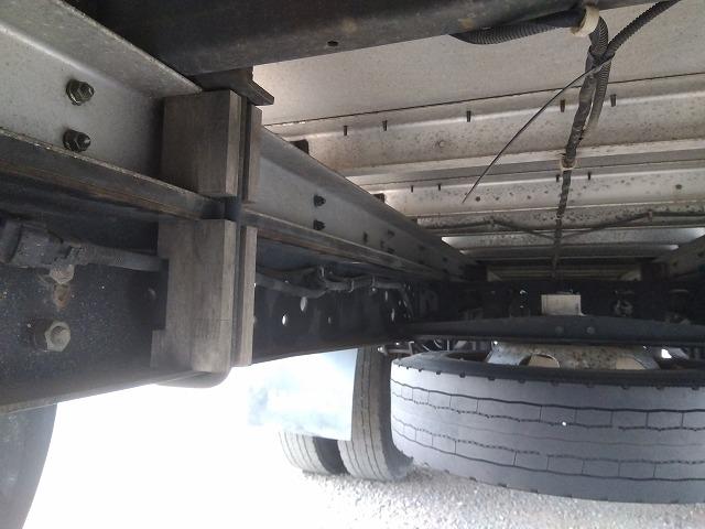 ヒノレンジャー 　アルミウイング　上物トランテックス製　６．２ｍワイドボディ　積載３．０５ｔ　荷台寸法６２６ｘ２４０ｘ２４０　荷台床木張り　あおり開閉サポート付　ラッシングレール２段　内フック付　ベッド付（65枚目）