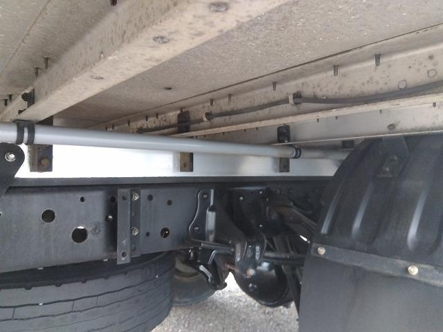 ヒノレンジャー 　アルミウイング　上物トランテックス製　６．２ｍワイドボディ　積載３．０５ｔ　荷台寸法６２６ｘ２４０ｘ２４０　荷台床木張り　あおり開閉サポート付　ラッシングレール２段　内フック付　ベッド付（68枚目）