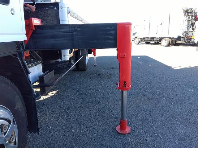 アトラストラック クレーン付平ボディ 上物古河ユニック製 6段ブーム ラジコン付(無線) 2.6t吊 リアジャッキ付 フックイン ワイド超ロングボディ 積載3.25t 荷台寸法434x208x39 荷台床鉄板張り(22枚目)