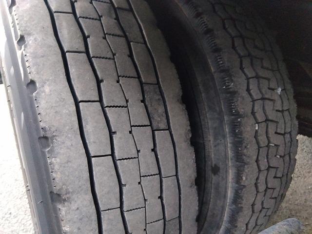 アトラストラック クレーン付平ボディ 上物古河ユニック製 6段ブーム ラジコン付(無線) 2.6t吊 リアジャッキ付 フックイン ワイド超ロングボディ 積載3.25t 荷台寸法434x208x39 荷台床鉄板張り(55枚目)