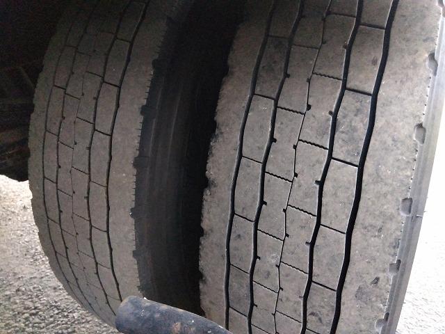 アトラストラック クレーン付平ボディ 上物古河ユニック製 6段ブーム ラジコン付(無線) 2.6t吊 リアジャッキ付 フックイン ワイド超ロングボディ 積載3.25t 荷台寸法434x208x39 荷台床鉄板張り(56枚目)