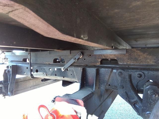 アトラストラック クレーン付平ボディ 上物古河ユニック製 6段ブーム ラジコン付(無線) 2.6t吊 リアジャッキ付 フックイン ワイド超ロングボディ 積載3.25t 荷台寸法434x208x39 荷台床鉄板張り(62枚目)