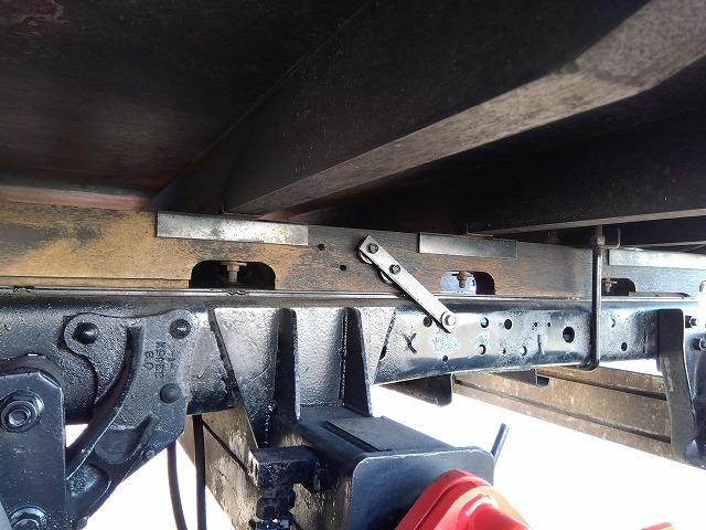 アトラストラック クレーン付平ボディ 上物古河ユニック製 6段ブーム ラジコン付(無線) 2.6t吊 リアジャッキ付 フックイン ワイド超ロングボディ 積載3.25t 荷台寸法434x208x39 荷台床鉄板張り(63枚目)