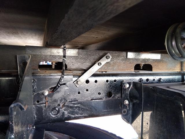 アトラストラック クレーン付平ボディ 上物古河ユニック製 6段ブーム ラジコン付(無線) 2.6t吊 リアジャッキ付 フックイン ワイド超ロングボディ 積載3.25t 荷台寸法434x208x39 荷台床鉄板張り(68枚目)