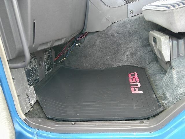 ザ・グレート 　トレーラーセット【ヘッド詳細】　第５輪荷重８ｔ　花見台製ハイリフトカプラ　後輪エアサス　総輪アルミホイール　７速ミッション　走行４１万ｋｍ台　タイヤサイズ２７５／８０Ｒ２２．５　Ｖ８エンジン（13枚目）