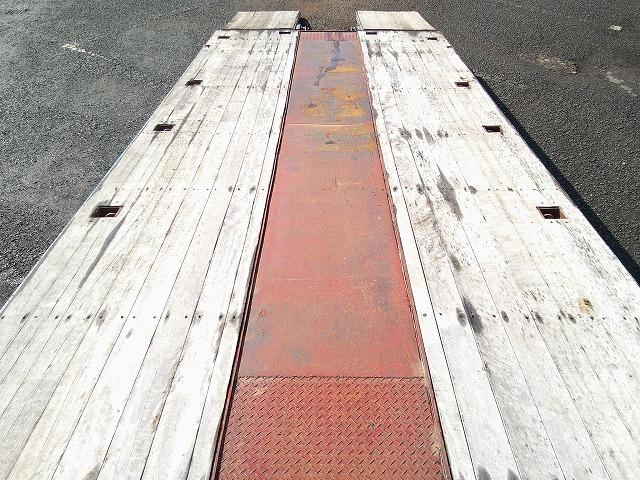 ザ・グレート 　トレーラーセット【ヘッド詳細】　第５輪荷重８ｔ　花見台製ハイリフトカプラ　後輪エアサス　総輪アルミホイール　７速ミッション　走行４１万ｋｍ台　タイヤサイズ２７５／８０Ｒ２２．５　Ｖ８エンジン（28枚目）