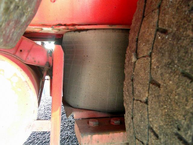 ザ・グレート 　トレーラーセット【ヘッド詳細】　第５輪荷重８ｔ　花見台製ハイリフトカプラ　後輪エアサス　総輪アルミホイール　７速ミッション　走行４１万ｋｍ台　タイヤサイズ２７５／８０Ｒ２２．５　Ｖ８エンジン（33枚目）