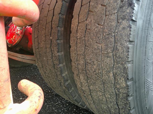 ザ・グレート 　トレーラーセット【ヘッド詳細】　第５輪荷重８ｔ　花見台製ハイリフトカプラ　後輪エアサス　総輪アルミホイール　７速ミッション　走行４１万ｋｍ台　タイヤサイズ２７５／８０Ｒ２２．５　Ｖ８エンジン（42枚目）